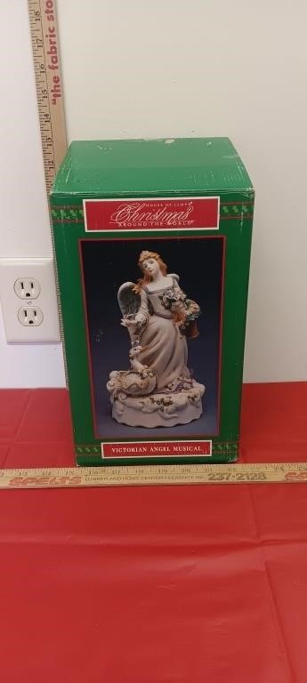 *Lexington* Antique & Vtg Christmas in July Auction