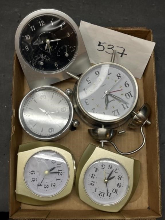 Vintage Nightstand Clock Lot