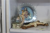 JESUS ON THE CROSS - GLOBE - PLATE