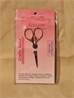 NEW IN PACKAGE PAIR OF EMBROIDERY SCISSOR