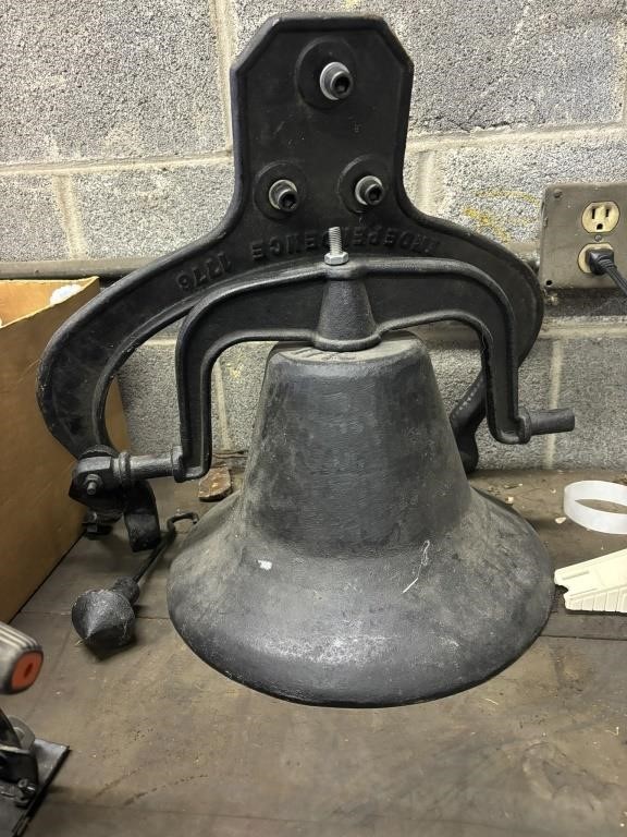 indrependence 1776 cast iron bell with hanger