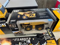 CAT 793D Off Highway Truck 1:50 in box