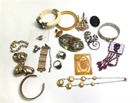 20 Vintage Bangles, Brooches, Rings & More