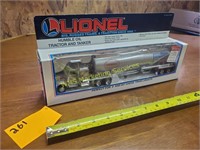 Lionel - Humble Oil Tractor and Trailer