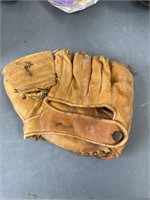 Vintage Right Handed Adult Baseball Glove

Mac