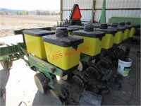 John Deere 1700 Vacuum Planter 6 Row 22"