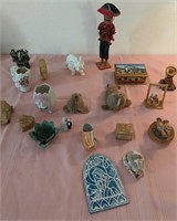 703 - MIXED LOT OF COLLECTIBLES: SEE PICTURES