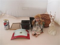 Objets décoratifs dont poupée de collection