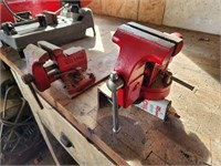 Two small bench vise's