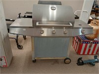 gas grill with full propane tank