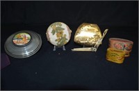 GROUP LOT: 2 VINTAGE COMPACTS AND 3 ASSORTED