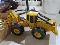 ERTL VTG JOHN DEERE LOG SKIDDER