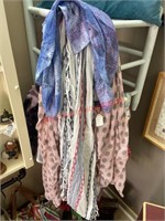 Lot of 4 scarfs