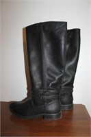 KOHL'S LADY'S BLACK ZIP UP BOOTS SIZE: 7M