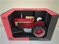 Farmall 806 Diesel in 1/8 Scale NIB