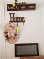 GROUP OF WALL DECOR, SIGN PLAQUE, HOOKS