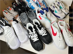 Lote of 10 Pairs of Nike Sneakers.