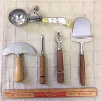 PORCELAIN HANDLED ICE CREAM SCOOP AND MORE