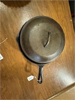 10in cast iron skillet w/lid
