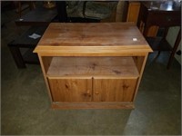 Swivel entertainment unit. 31x20x24.