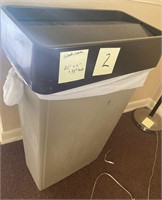 Commercial office trash can with lid