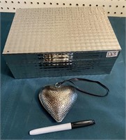 SILVER GIFT BOX METAL HEART