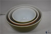 Pyrex Nesting Bowls. Avocado Woodland 401.402.403