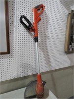 BLACK & DECKER ELECTRIC POWERED WEED EATER - WORKS