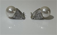 LOVELY PAIR OF PEARL EARRINGS