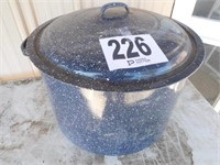 Large enamel pot with lid