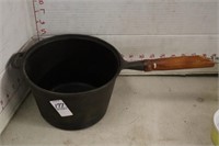 CAST IRON POT