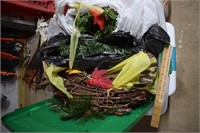 Tote w/ Lid Full of Christmas Wreaths