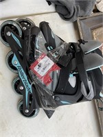 roller blades New missing brake on one. Size 7W