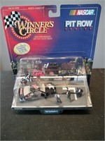 Winner's circle pit row