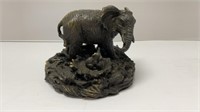 Heavy bronze elephant statue with baby elephant