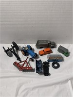 Lot of vintage toys, cars 8 plus tire ?