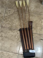 (4) Aluminum Arrows in Scabbard