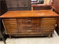 Lane cedar chest with bottom drawer
