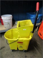 $Deal Mop bucket