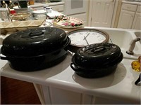 Roasting pans small & large with clock