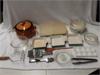 KITCHENWARE BOX LOT PYREX AND OTHER LOT