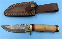 Damascus bladed knife with leather sheath, 8"