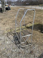 Rolling metal ladder