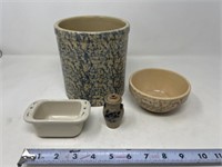 4-Piece's of Pottery