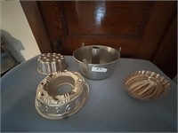 Metal pans and molds