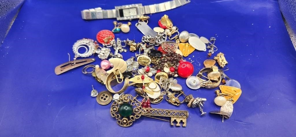 Lot of assorted Vintage Jewelry