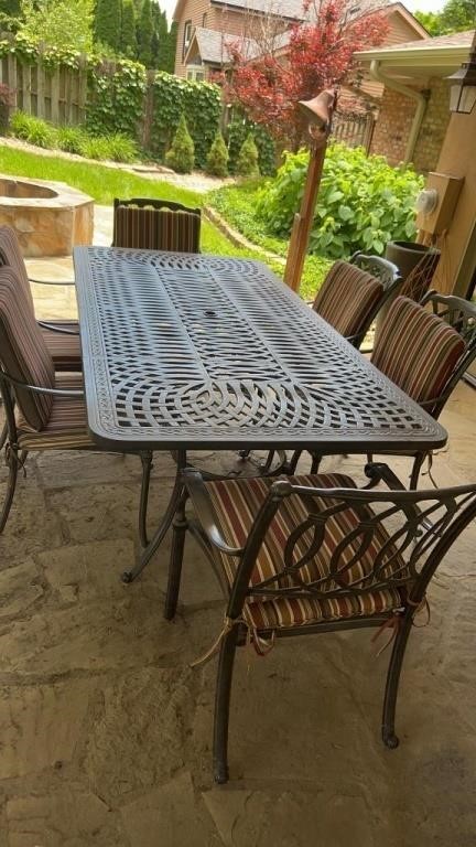 Cast aluminum Outdoor table and 6 chairs  with
