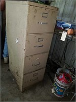 Filing cabinet 4 drawers in rough condition