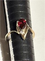 Ladies Garnet Ring marked DBN 10K - size 6
