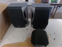 3 RCA speakers